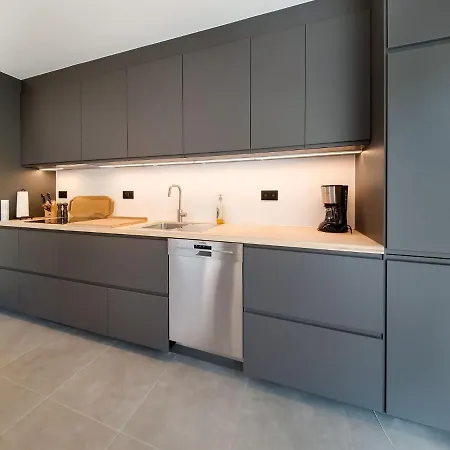 Modern In With A Jacuzzi Marchin