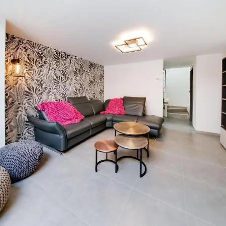 Modern In With A Jacuzzi Marchin