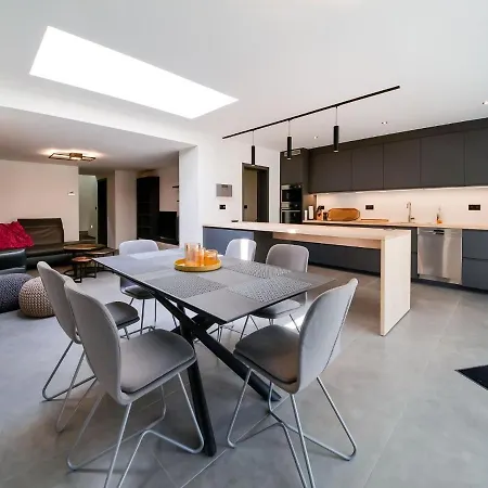 Modern In With A Jacuzzi