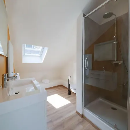 Modern In With A Jacuzzi * Marchin